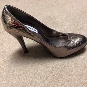 Steve Madden metallic heals